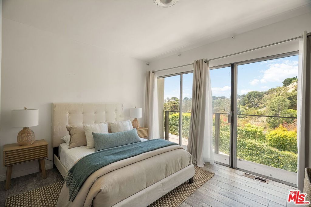 Image 19 of property listing at 2650 Greenvalley Road, Los Angeles, CA 90046