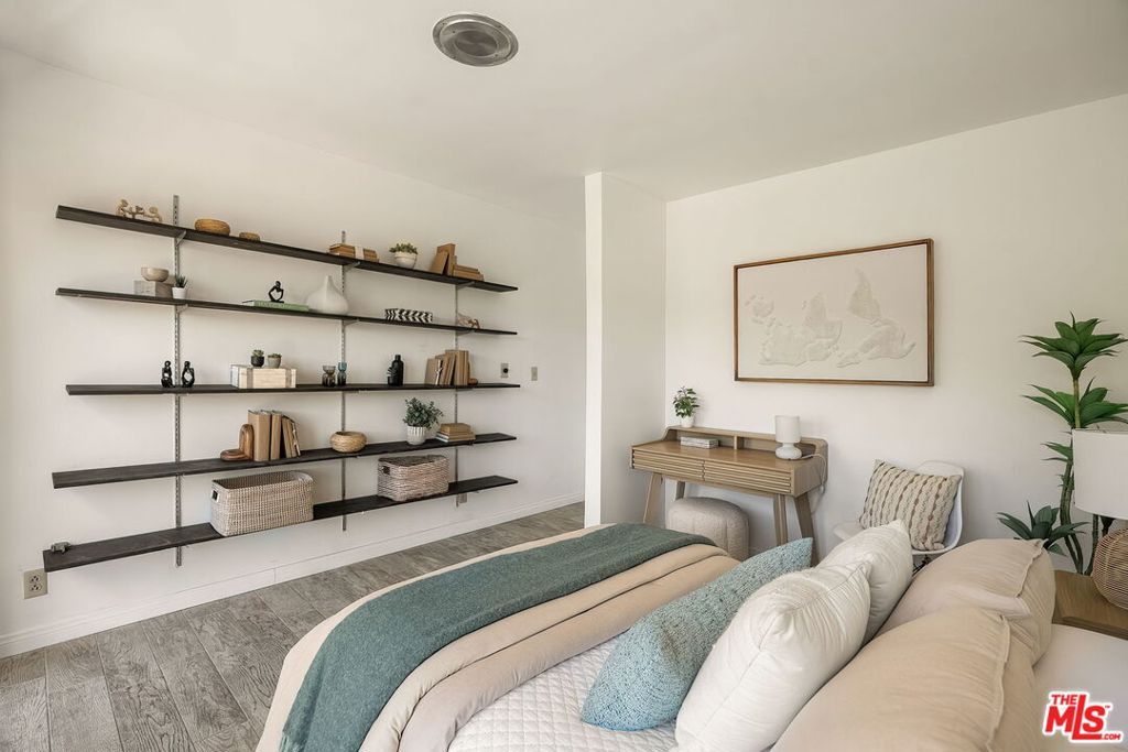 Image 20 of property listing at 2650 Greenvalley Road, Los Angeles, CA 90046