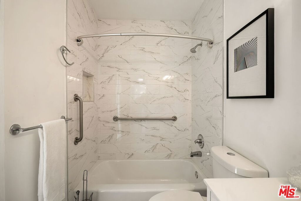 Image 21 of property listing at 2650 Greenvalley Road, Los Angeles, CA 90046