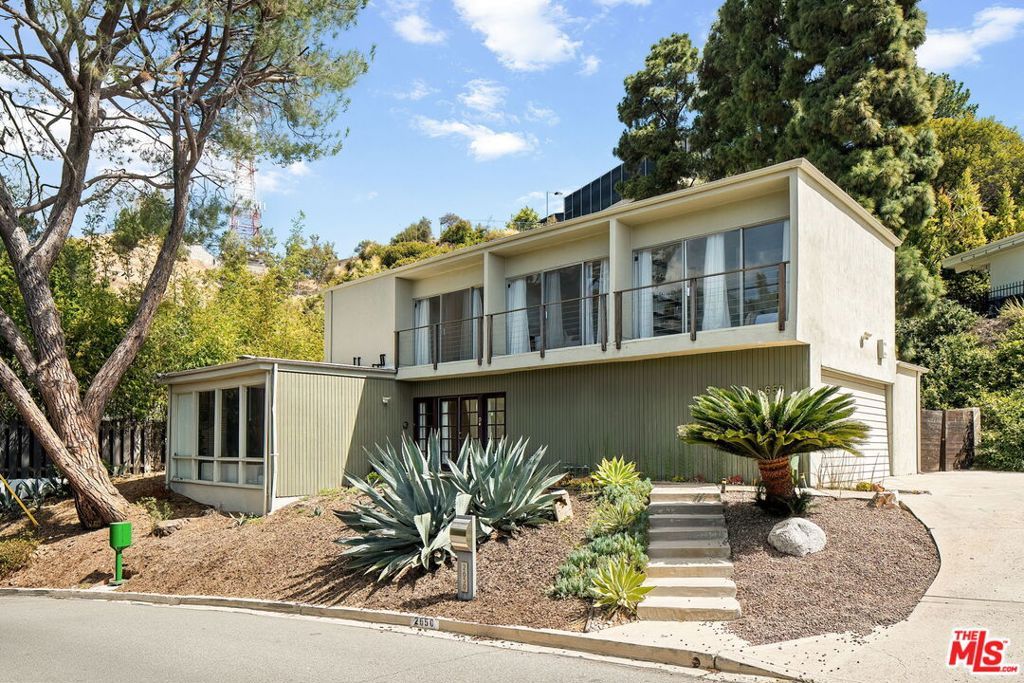 Image 24 of property listing at 2650 Greenvalley Road, Los Angeles, CA 90046