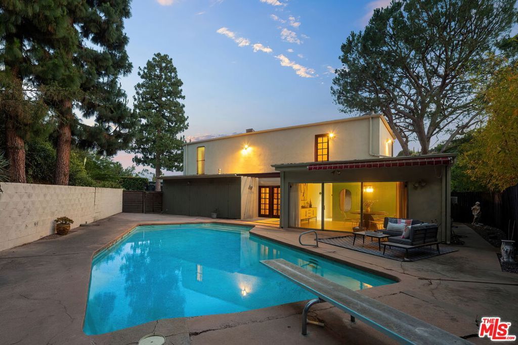 Image 3 of property listing at 2650 Greenvalley Road, Los Angeles, CA 90046