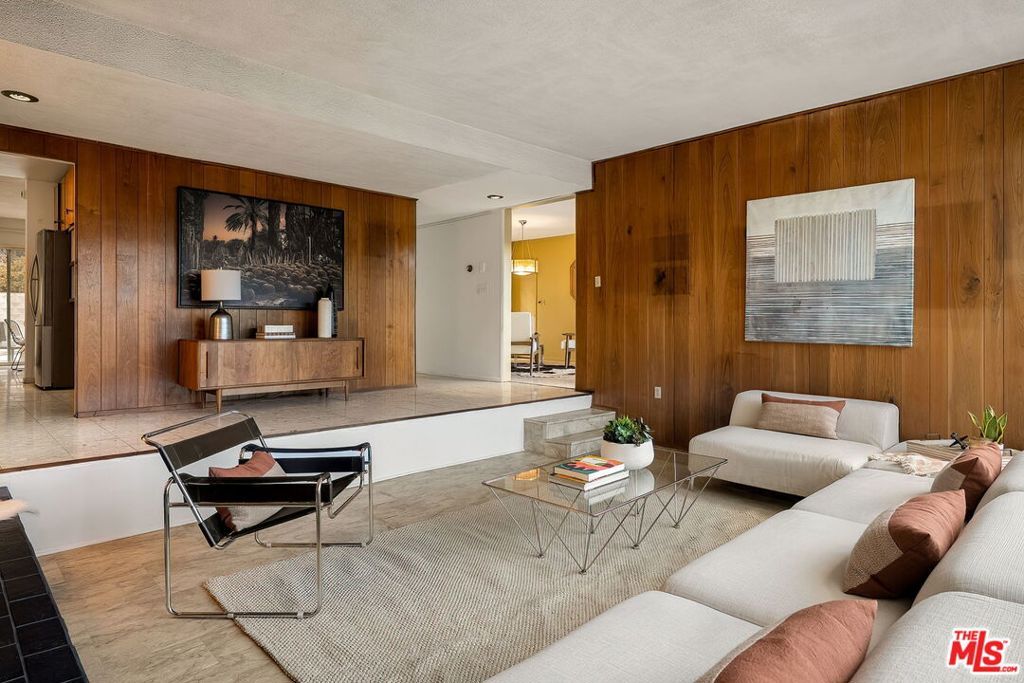 Image 6 of property listing at 2650 Greenvalley Road, Los Angeles, CA 90046