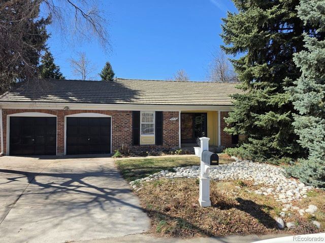 2713 S Paris Pl, Aurora, CO 80014