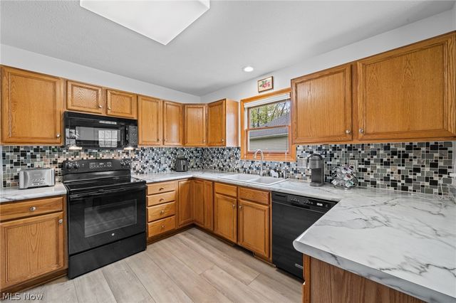 2495 Winesap Drive, Broadview Heights, OH 44147