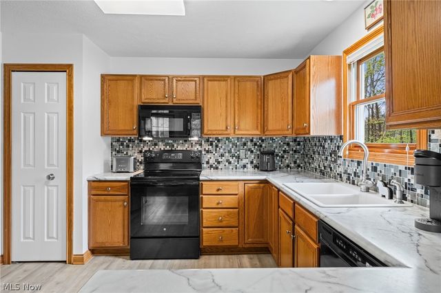 2495 Winesap Drive, Broadview Heights, OH 44147