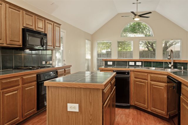 114 Midcrest Drive, Irving, TX 75063