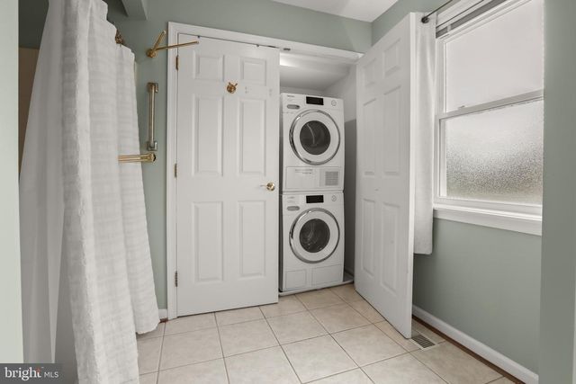 1906 LOGWIND RD, Catonsville, MD 21228