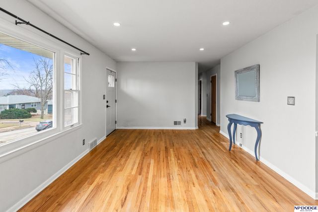 8068 Castelar Street, Omaha, NE 68124