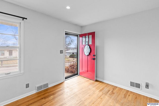 8068 Castelar Street, Omaha, NE 68124