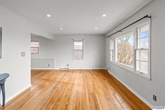 8068 Castelar Street, Omaha, NE 68124