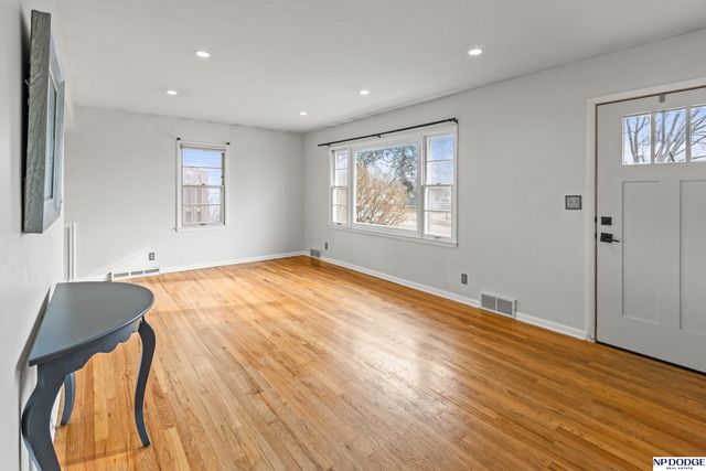 8068 Castelar Street, Omaha, NE 68124