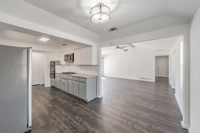 5812 Regatta Circle, Dallas, TX 75232
