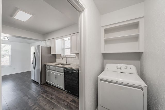 5812 Regatta Circle, Dallas, TX 75232