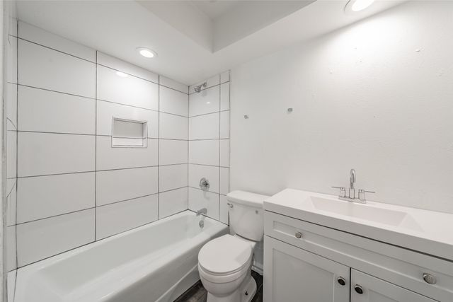 5812 Regatta Circle, Dallas, TX 75232