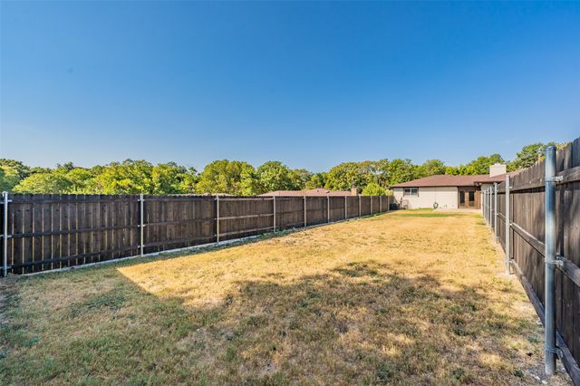 5812 Regatta Circle, Dallas, TX 75232