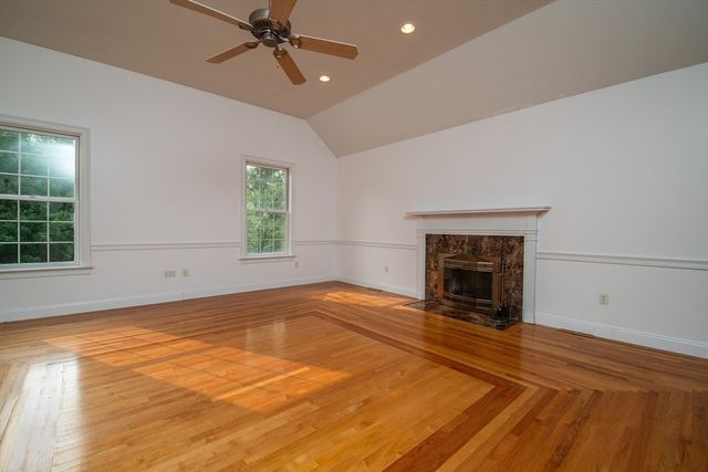 23 Summerfield Rd, Amherst, MA 01002