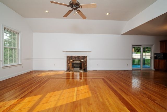 23 Summerfield Rd, Amherst, MA 01002