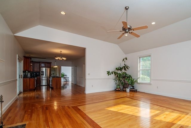23 Summerfield Rd, Amherst, MA 01002
