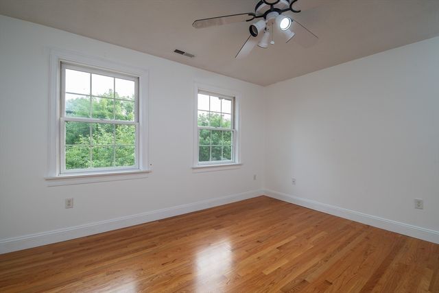 23 Summerfield Rd, Amherst, MA 01002