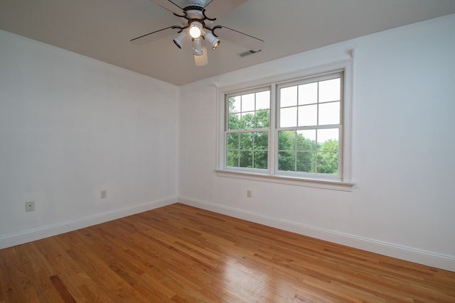 23 Summerfield Rd, Amherst, MA 01002