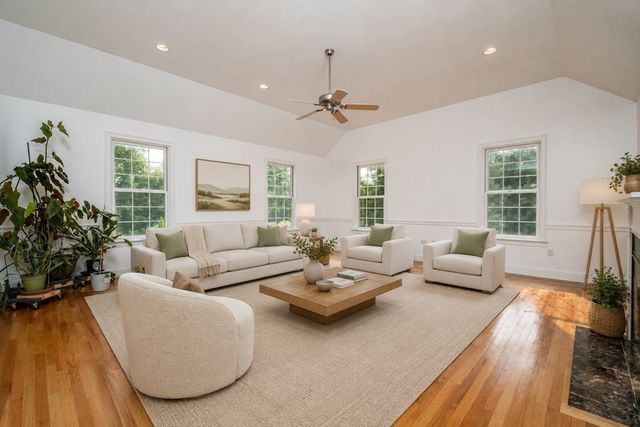 23 Summerfield Rd, Amherst, MA 01002