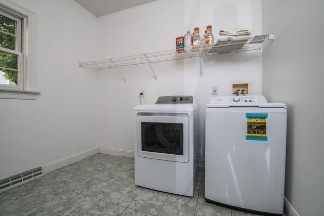 23 Summerfield Rd, Amherst, MA 01002