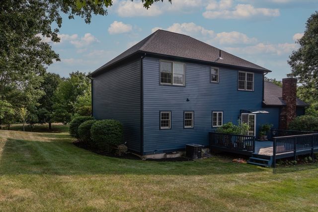 23 Summerfield Rd, Amherst, MA 01002