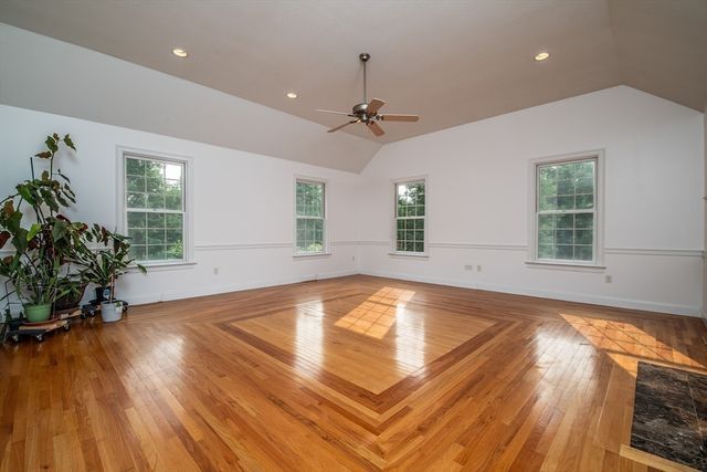 23 Summerfield Rd, Amherst, MA 01002