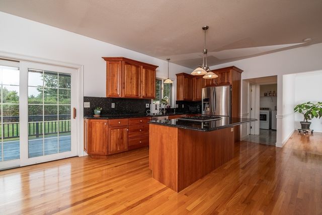23 Summerfield Rd, Amherst, MA 01002