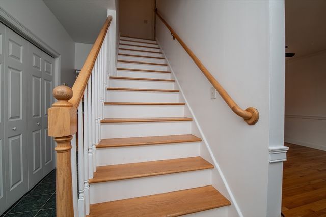 23 Summerfield Rd, Amherst, MA 01002