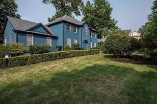 23 Summerfield Rd, Amherst, MA 01002