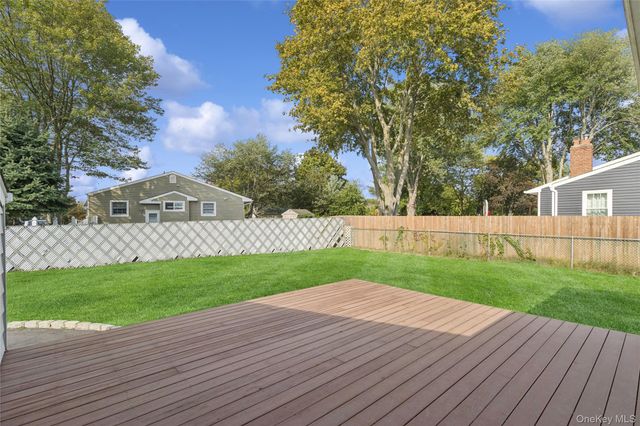 3 Potomac Lane, Sayville, NY 11782