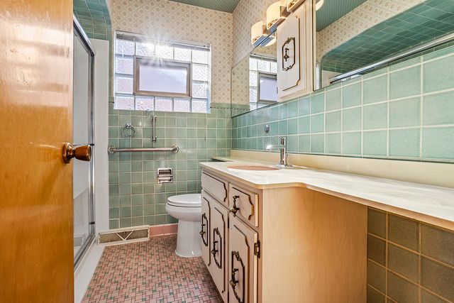 9716 S Harding Avenue, Evergreen Park, IL 60805