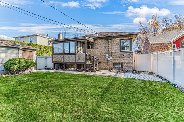 9716 S Harding Avenue, Evergreen Park, IL 60805