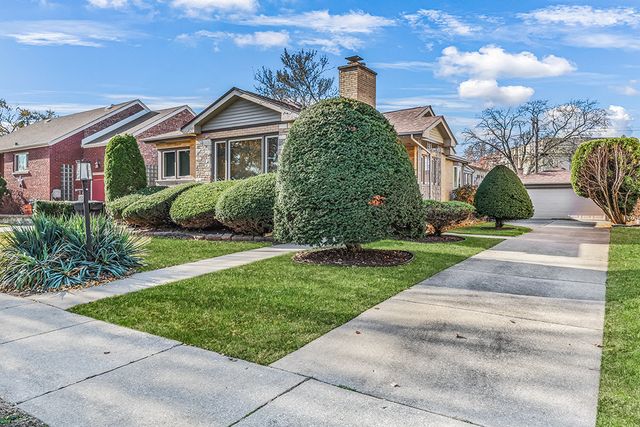 9716 S Harding Avenue, Evergreen Park, IL 60805