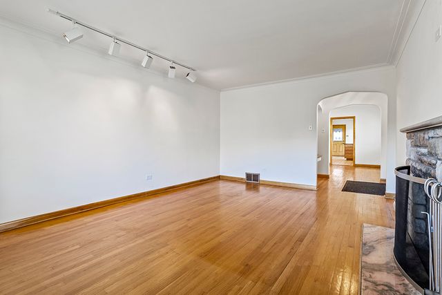 9716 S Harding Avenue, Evergreen Park, IL 60805