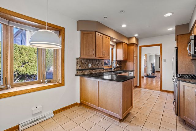 9716 S Harding Avenue, Evergreen Park, IL 60805