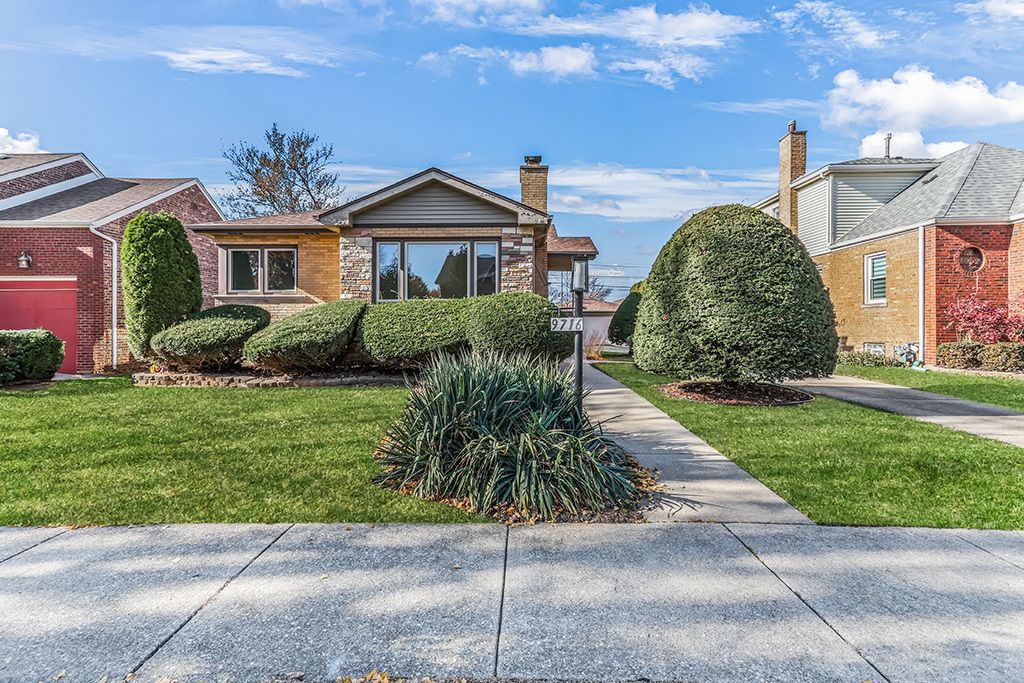 9716 S Harding Avenue, Evergreen Park, IL 60805