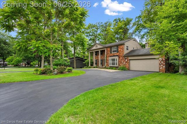 32807 Red Oaks Trail, Beverly Hills, MI 48025