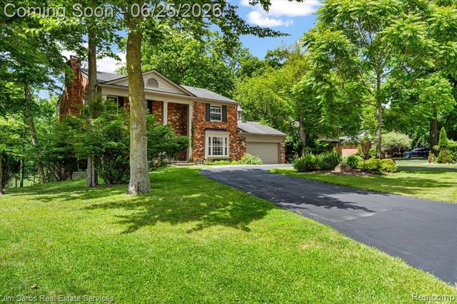 32807 Red Oaks Trail, Beverly Hills, MI 48025