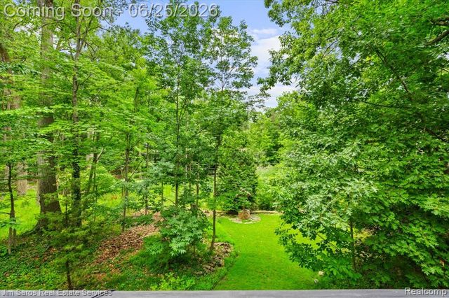 32807 Red Oaks Trail, Beverly Hills, MI 48025