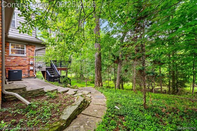 32807 Red Oaks Trail, Beverly Hills, MI 48025