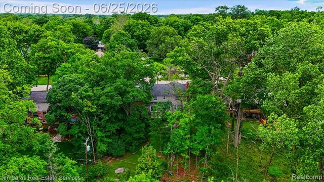 32807 Red Oaks Trail, Beverly Hills, MI 48025