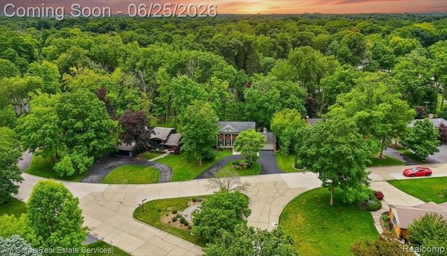 32807 Red Oaks Trail, Beverly Hills, MI 48025
