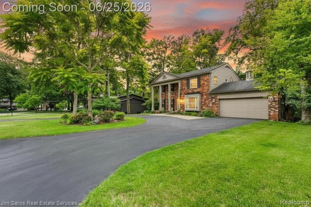 32807 Red Oaks Trail, Beverly Hills, MI 48025