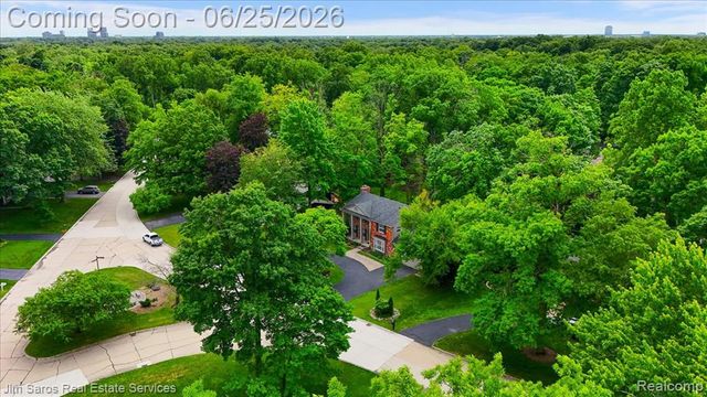 32807 Red Oaks Trail, Beverly Hills, MI 48025