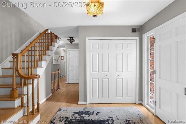 32807 Red Oaks Trail, Beverly Hills, MI 48025