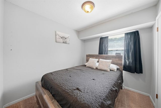 1024 E 36th Court, Des Moines, IA 50317