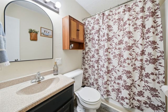 1024 E 36th Court, Des Moines, IA 50317