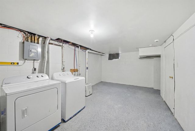 1024 E 36th Court, Des Moines, IA 50317